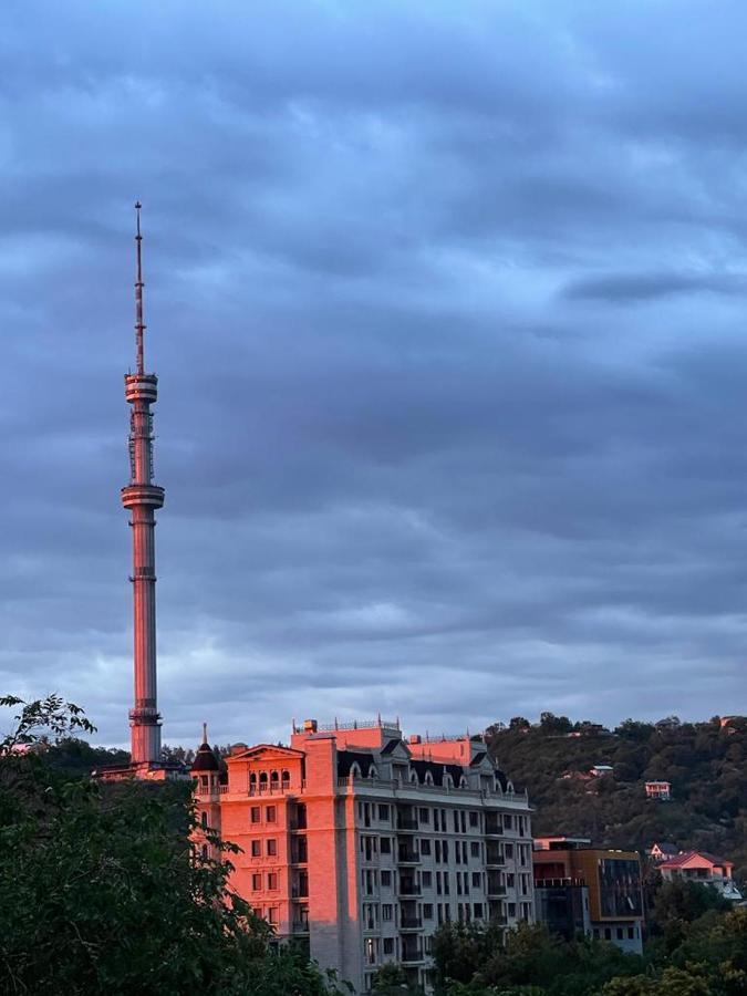 Appartamento Квартира Коктобе С Видом На Горы Almaty Esterno foto